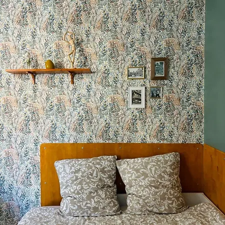 Le Marguerite & Le Melange Savant *